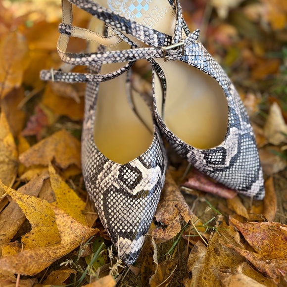 NWOT-Vince Camuto Snakeskin Print Strappy Heels, 9 1/2 - Picture 4 of 9